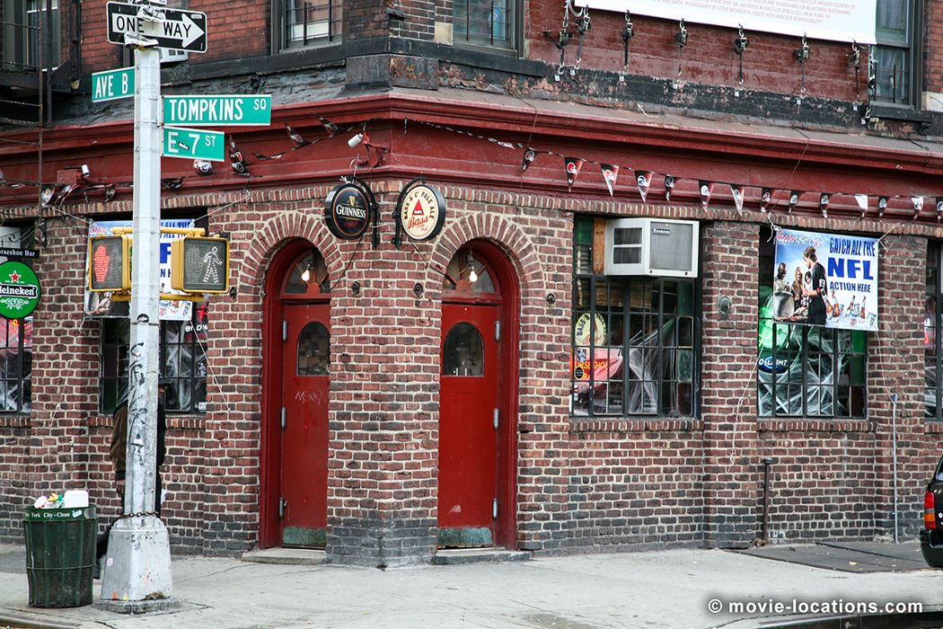 Crocodile Dundee film location: 7B Horseshoe Bar, Avenue B, East Village, New York