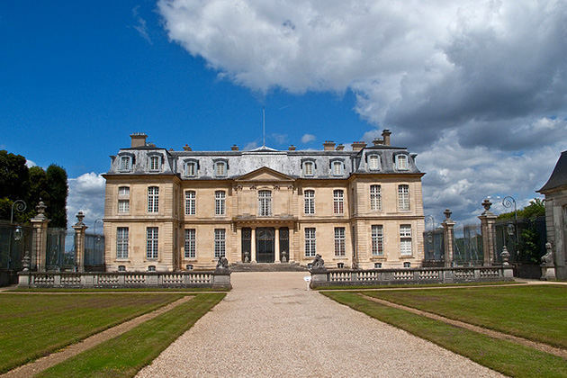 Dangerous Liaisons filming location: Chateau Champs-Sur-Marne, France