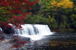 The Last Of The Mohicans filming location: Hooker Falls, DuPont State Forest, North Carolina
