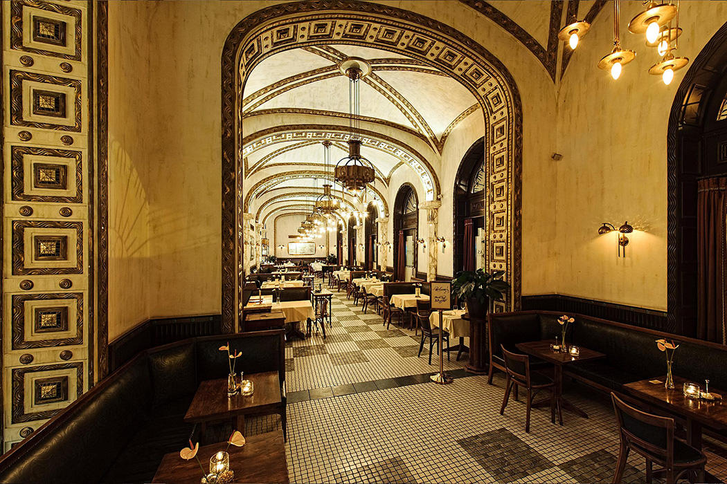 Red Sparrow filming location: Callas Cafe, Budapest, Andrássy útca 20, 1061