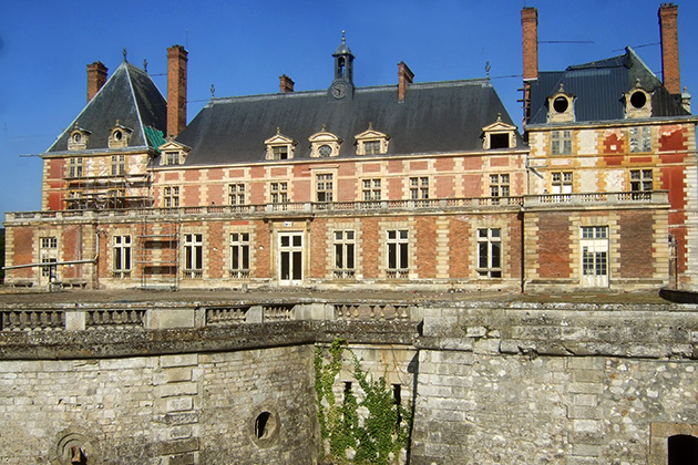 Belle de Jour film location: Château de Rosny-sur-Seine, Rosny-sur-Seine, Yvelines