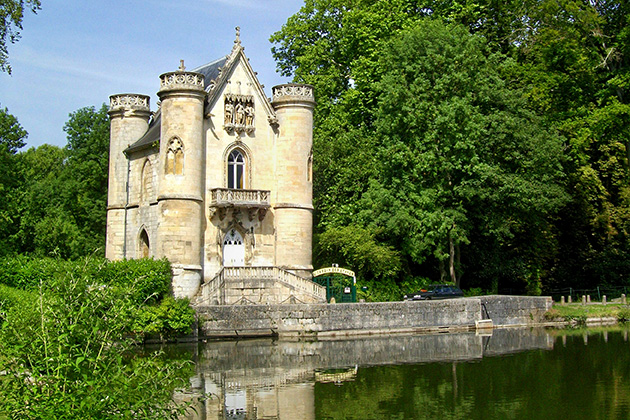 Funny Face film location: Château de la Reine Blanche, Coye-la-Forêt, France