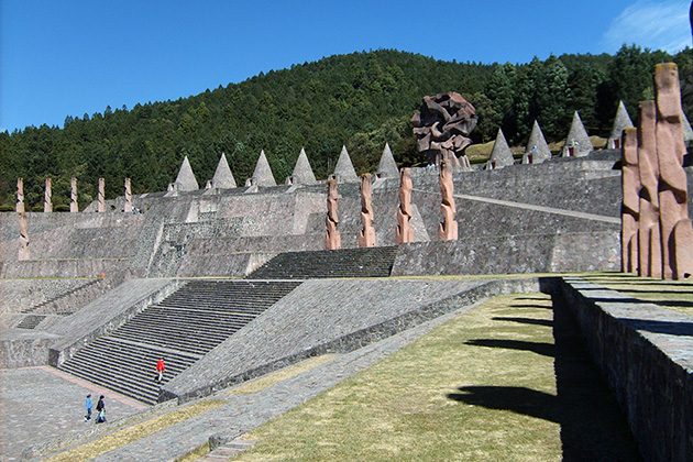 Licence To Kill filming location: the Otomi Ceremonial Center, Toluca, Mexico