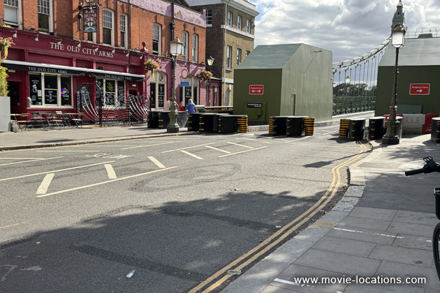 Repulsion film location: Hammersmith Bridge Road, London W6